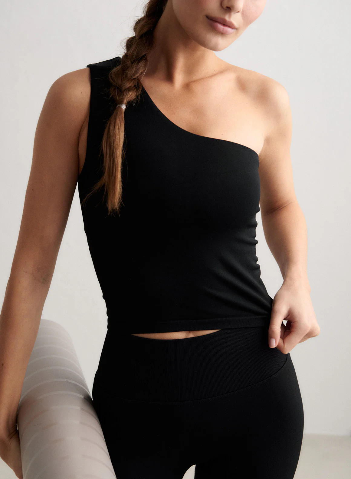 Black Shape Seamless One Shoulder Bralette - Image 3
