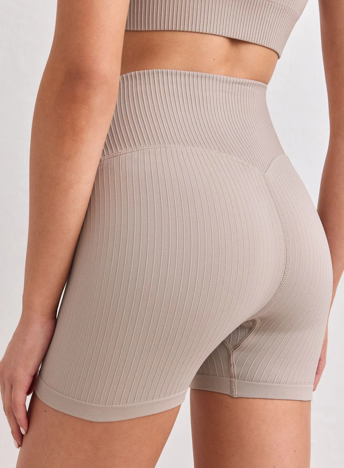 Dark Clay Ribbed Seamless Midi Biker Shorts - Image 2